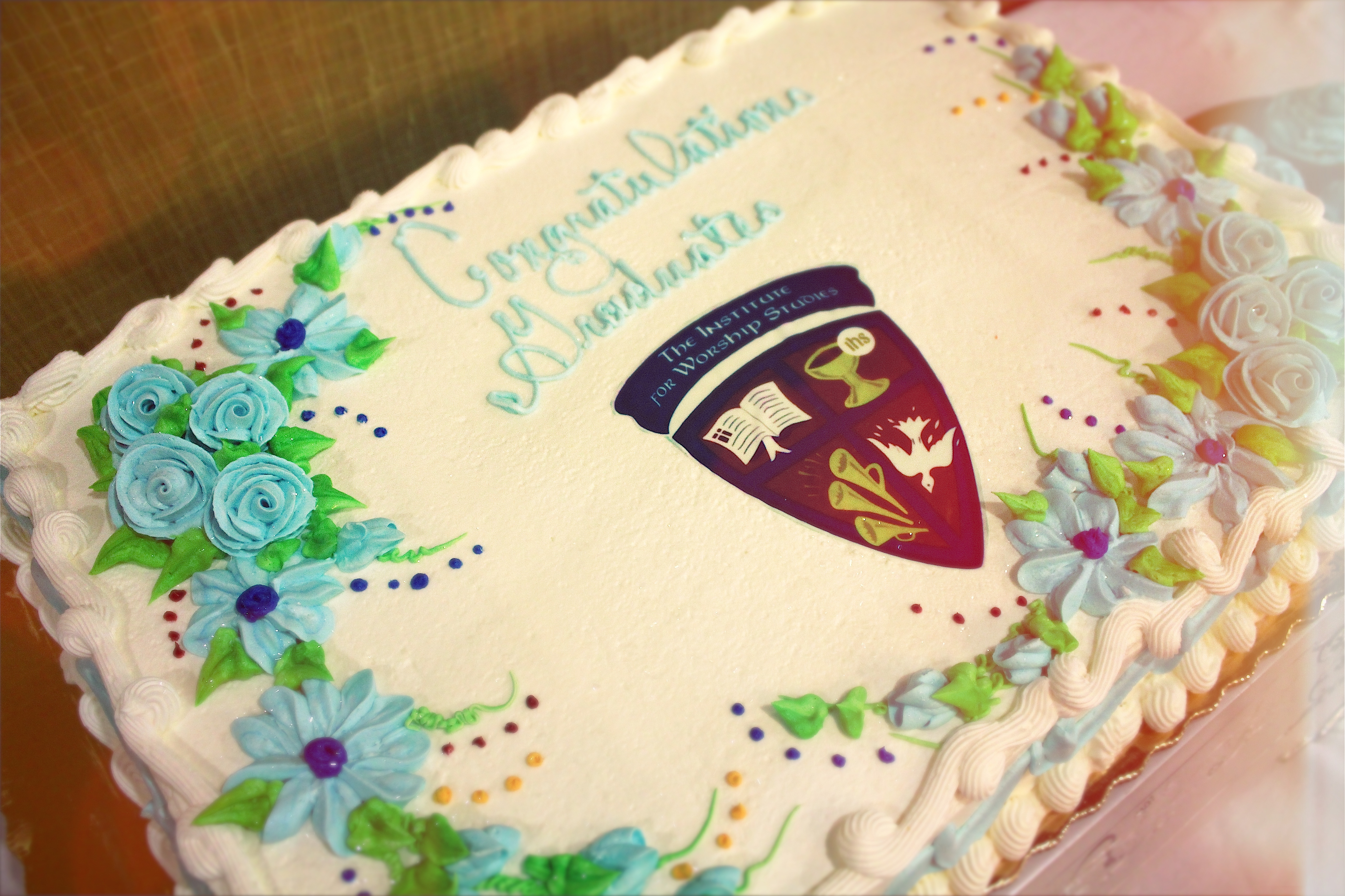 Cake celebrating 2015 graduates