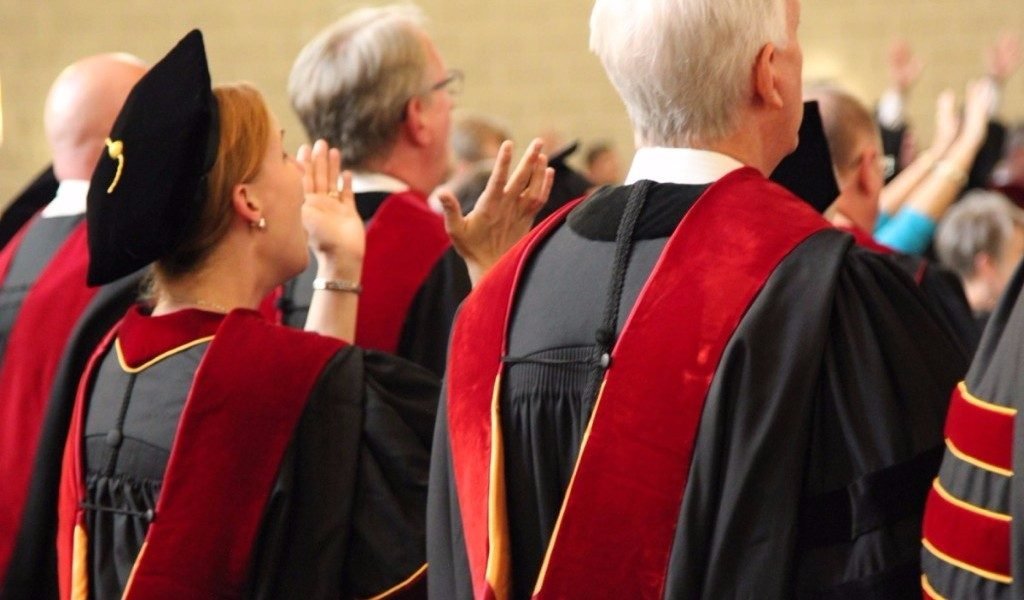 jun16-alumni-singing